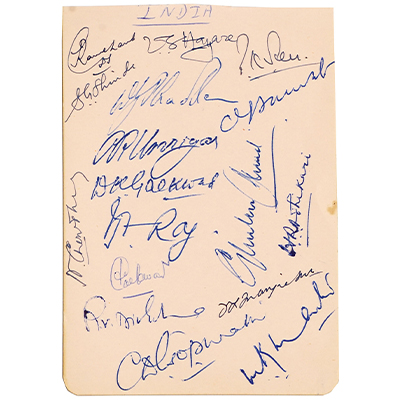 AUTOGRAPH  OF 1952 INDIAN CRICKET TEAM 