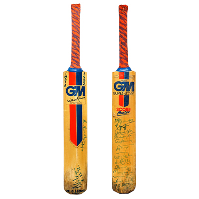 GUNN & MOORE INDIAN CRICKET TEAM SIGNED BAT